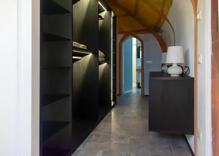 La Grotta - Artistica Esclusiva * Módena